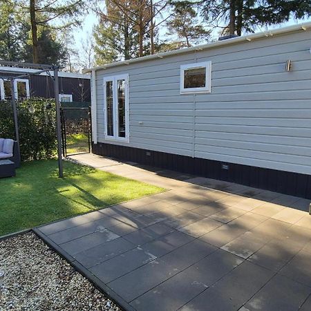 Het Veluwse Boshuisje Knus Chalet Met Omheinde Tuin Op De Veluwe Hoenderloo Exterior foto